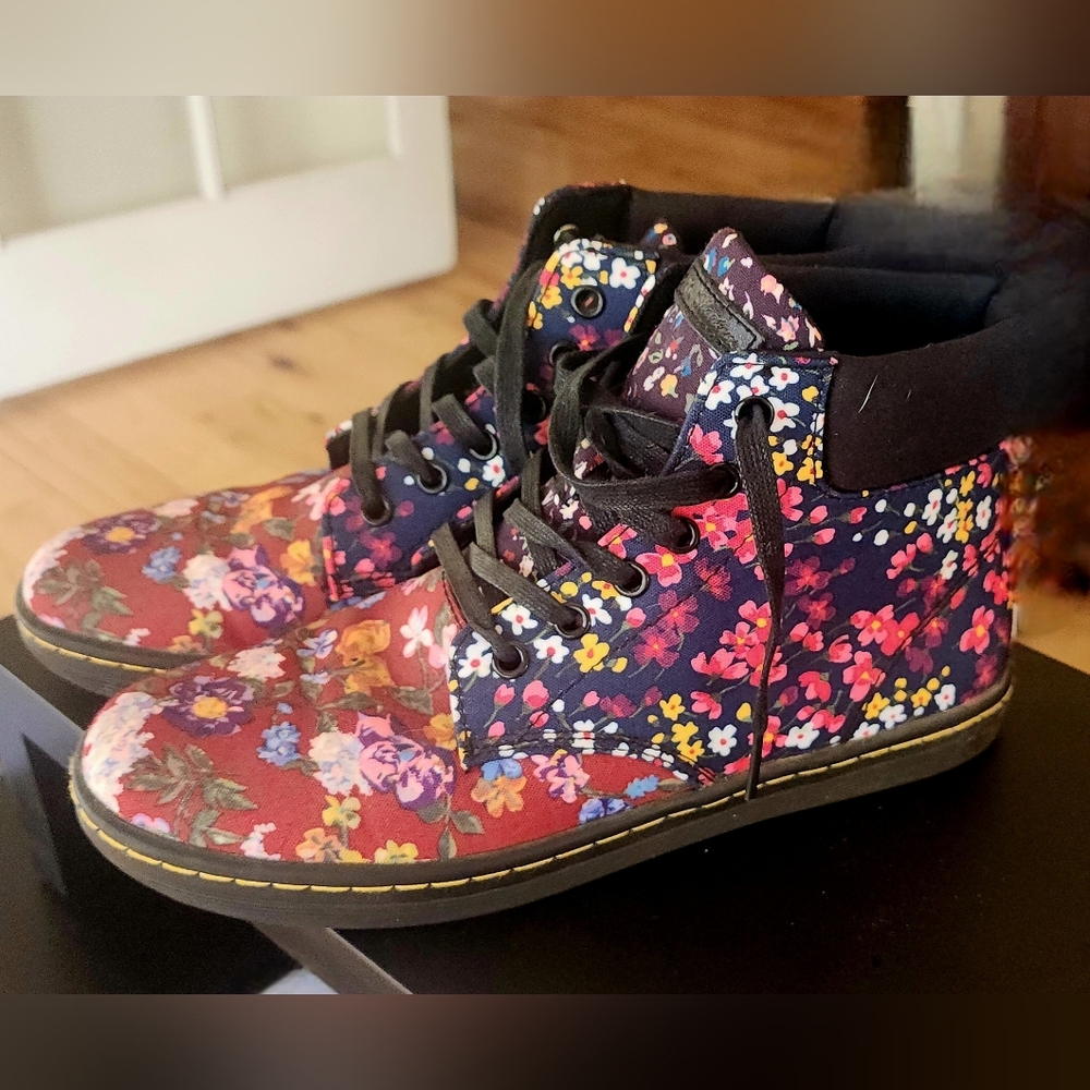 Dr. Marten's Airwaves Floral Boots, Size 9